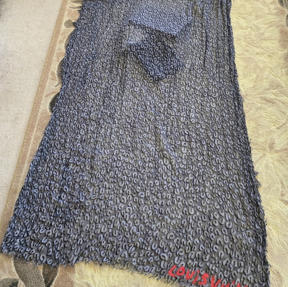 Like New Louis Vuitton Scarf Shawl - Picture 6 of 7